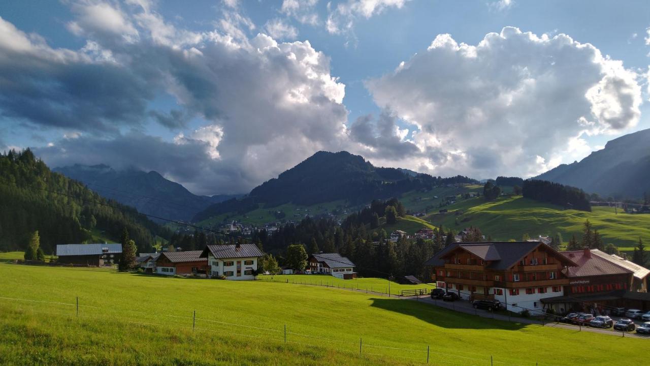Hotel Almhof Rupp Riezlern Exteriör bild